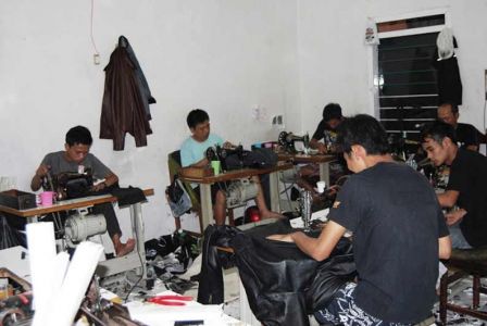 Proses Pengerjaan Jaket Kulit RA