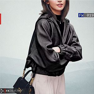 Jaket Hoodie Kulit Wanita FW019 – Santai Stylish dengan Sentuhan Kulit Elegan