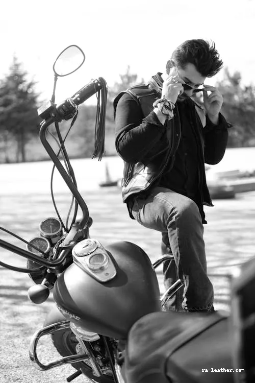 Rompi Kulit Biker